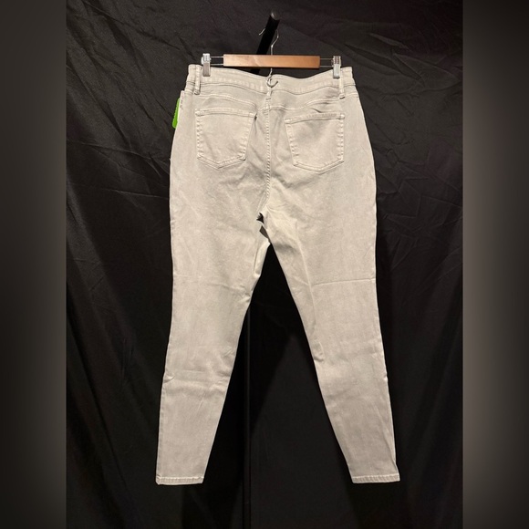 m jeans by maurices™ Large Women’s Curvy High Rise Sky Fall Gray Jegging - Picture 4 of 7